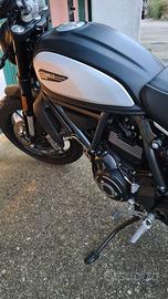 Scambler ducati 800 icon dark