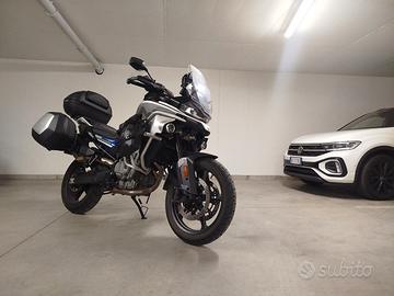 CF MOTO 800 MT