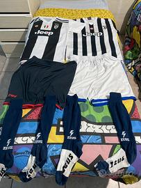 2 completi di calcio