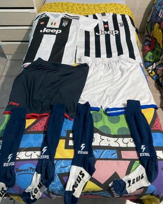 2 completi di calcio