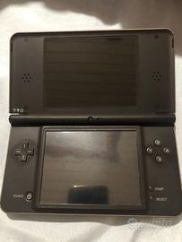 Nintendo DSI XL con 70 giochi