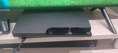 ps3 consolle + 2 controller e + 7 giochi.