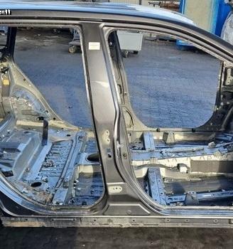 Toyota rav 4 2022 scocca per taglio lamiera