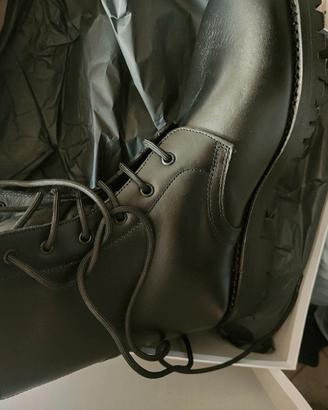 Anfibi n.43 mai indossati