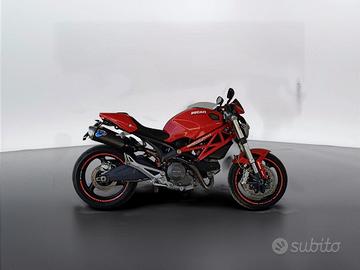 DUCATI Monster 696 +