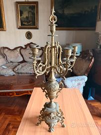 Grande candelabro decorativo in ottone vintage