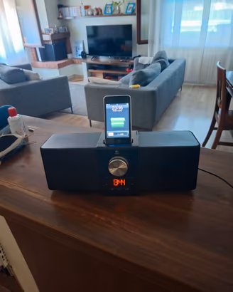 iPod touch + Docking Station Logitech Vintage