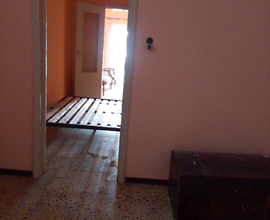 Intero stabile più loft Maletto paese 20000