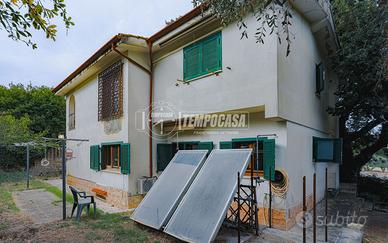 VILLA UNIFAMILIARE CON GIARDINO