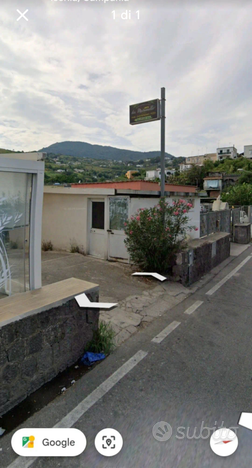 Deposito con due stanze su strada principale
