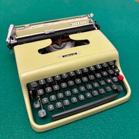 Macchina da scrivere Olivetti Lettera 22