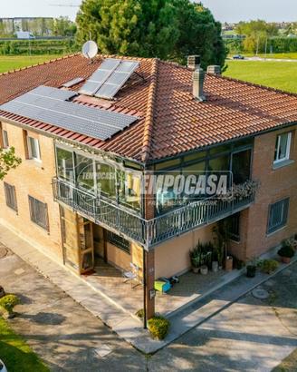 VILLA INDIPENDENTE CON AMPIO PARCO PRIVATO