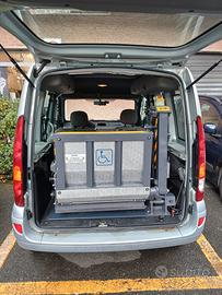 Auto con pedana per disabili