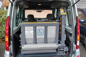 Auto con pedana per disabili