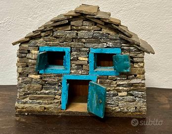 casetta ligure in pietra per decorazione