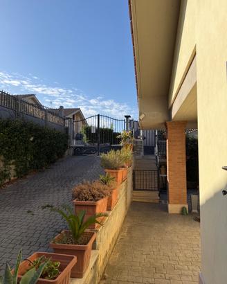 Villetta Bifamiliare in contesto residenziale
