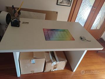 Scrivania in legno massello