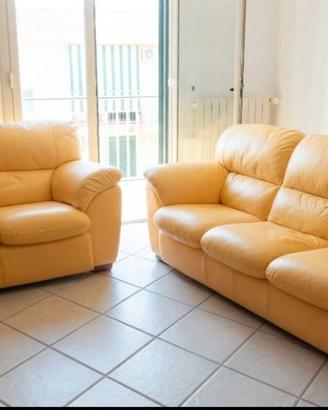 Set di divani e letto matrimoniale in ferro