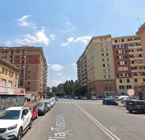 Tuscolana monolocale con terrazzo e posto auto