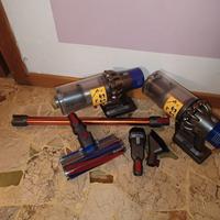 2 Dyson v10 più accessori 