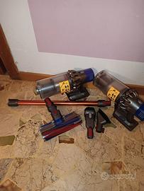 2 Dyson v10 più accessori 