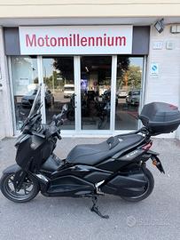 Yamaha X-Max 300 tech max black garanzia 2028