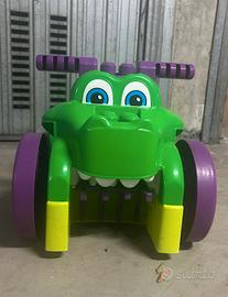 Coccodrillo mangia e gioca