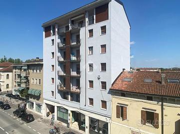 4 LOCALI A ISOLA DELLA SCALA