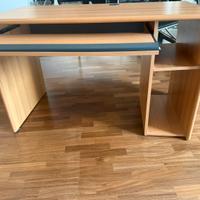 Scrivania con piano estraibile