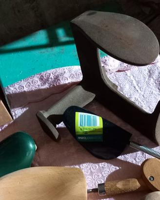 Oggetti antichi per calzolaio