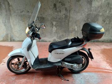 Scooter Aprilia Scarabeo 200