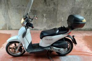 Scooter Aprilia Scarabeo 200