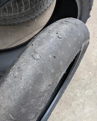 coppia gomme moto slick Dunlop e pirelli