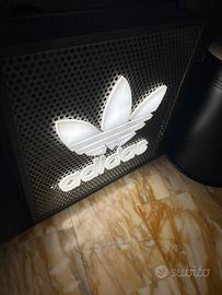 Lightbox Adidas
