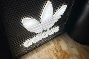 Lightbox Adidas