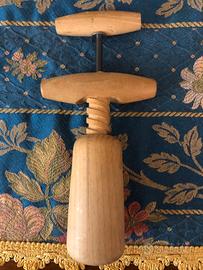 Antico Cavatappi in legno e metallo