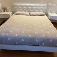Letto matrimoniale con rete effetto sospeso