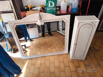 Specchio e mobile da bagno
