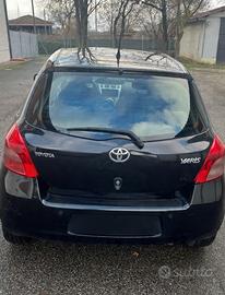Toyota yaris 1.0 - 5 porte