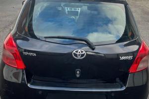 Toyota yaris 1.0 - 5 porte