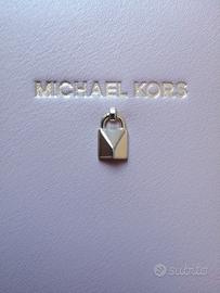 Borsa di Michael Kors. 