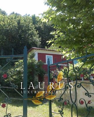 Rustico / Casale di 700 m² con più di 5 locali a P