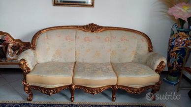 divano e due poltrone 