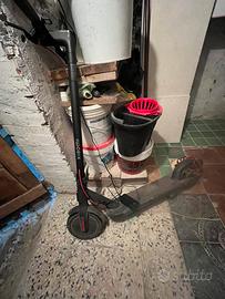 Xiaomi  4 pro monopattino elettrico