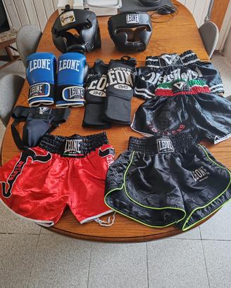 Attrezzatura muay thai o kick boxing