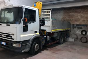 Iveco 130 - Ribaltabile trilaterale con gru