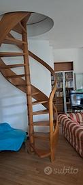 Scala a chiocciola in legno rovere