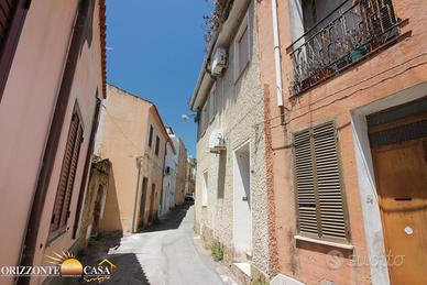 Sardegna Casa di paese su due livelli a Siniscola
