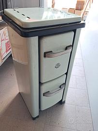 Stufa a legna vintage in ghisa e acciaio