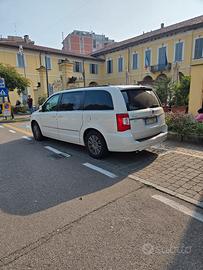 lancia voyager 